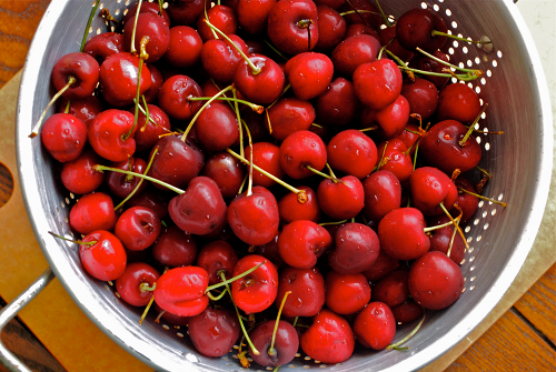 Bowl of Fresh Cherries Sweet Cherry Pie recipe and image by Lacey Stevens-Baier, a Sweet Pea Chef