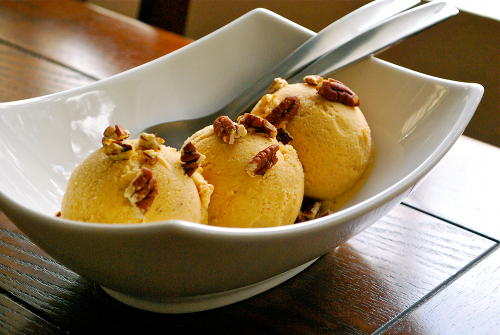 Pumpkin Frozen Yogurt Pumpkin Frozen Yogurt with Roasted Pecans recipe by Lacey Baier, a sweet pea chef