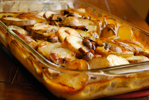Cheesy Au Gratin Potatoes in Casserole Dish Cheesy Au Gratin Potatoes recipe and images by Lacey Baier, a sweet pea chef