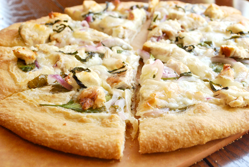 Chicken Alfredo Pizza with Spinach and Red Onions Chicken Alfredo Pizza with Spinach and Red Onions