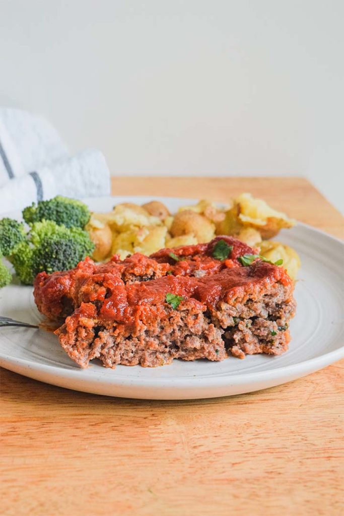 Meatloaf is a classic dish that everyone loves! This Healthy Meatloaf is clean eating and easy to make. Bonus: It’s great for meal prep!