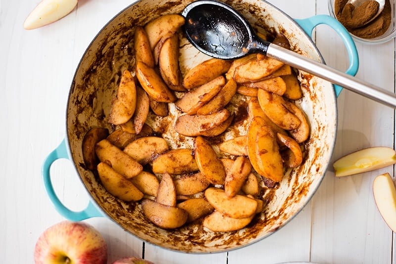 How To Make Cinnamon Apples | Easy, clean-easting, and fast cinnamon apples. www.asweetpeachef.com