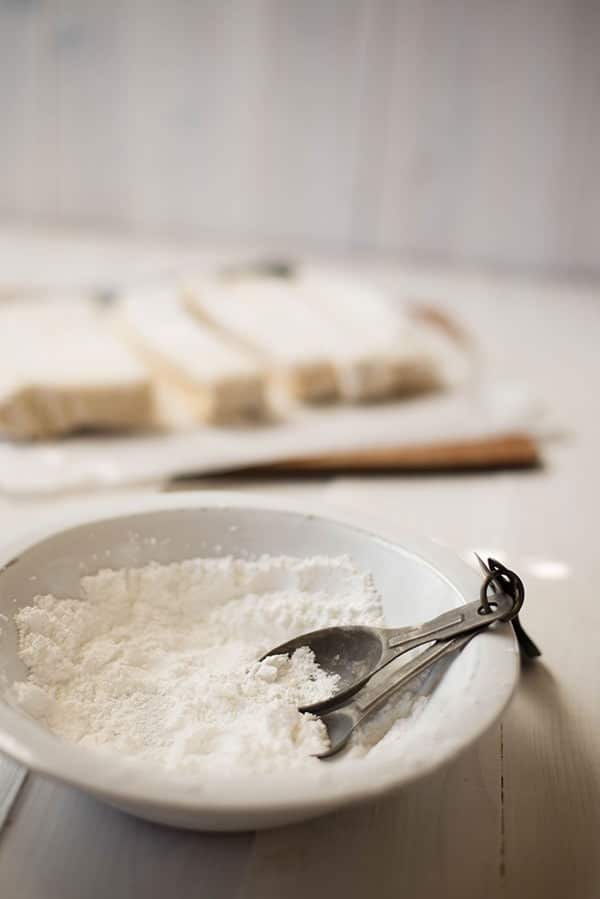 Homemade Marshmallow Recipe - Coating in powdered sigar