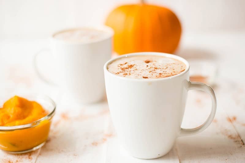 Healthy Pumpkin Spice Latte | Low calorie, high in protein, low carb, cream-free pumpkin spice latte without an espresso maker! www.asweetpeachef.com
