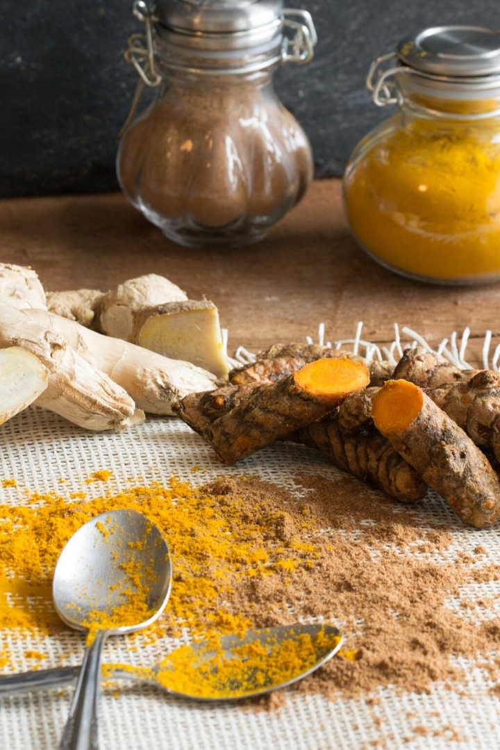Turmeric has grown in popularity over the past few years, and for good reason. Do you want to know the benefits of this colorful root? This post will give you the scoop on this delicious spice and let you know why you should add turmeric to your diet today!